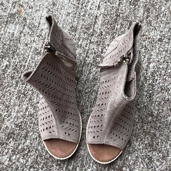 Toms Women's Majorca Peep Toe Booties Perforated Leaf Suede Side Zipper Size 6 - Picture 8 of 8